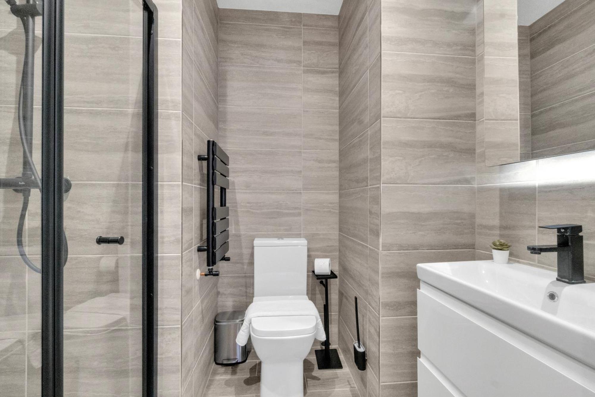 Homely North London Apartments Hendon The Hyde ภายนอก รูปภาพ