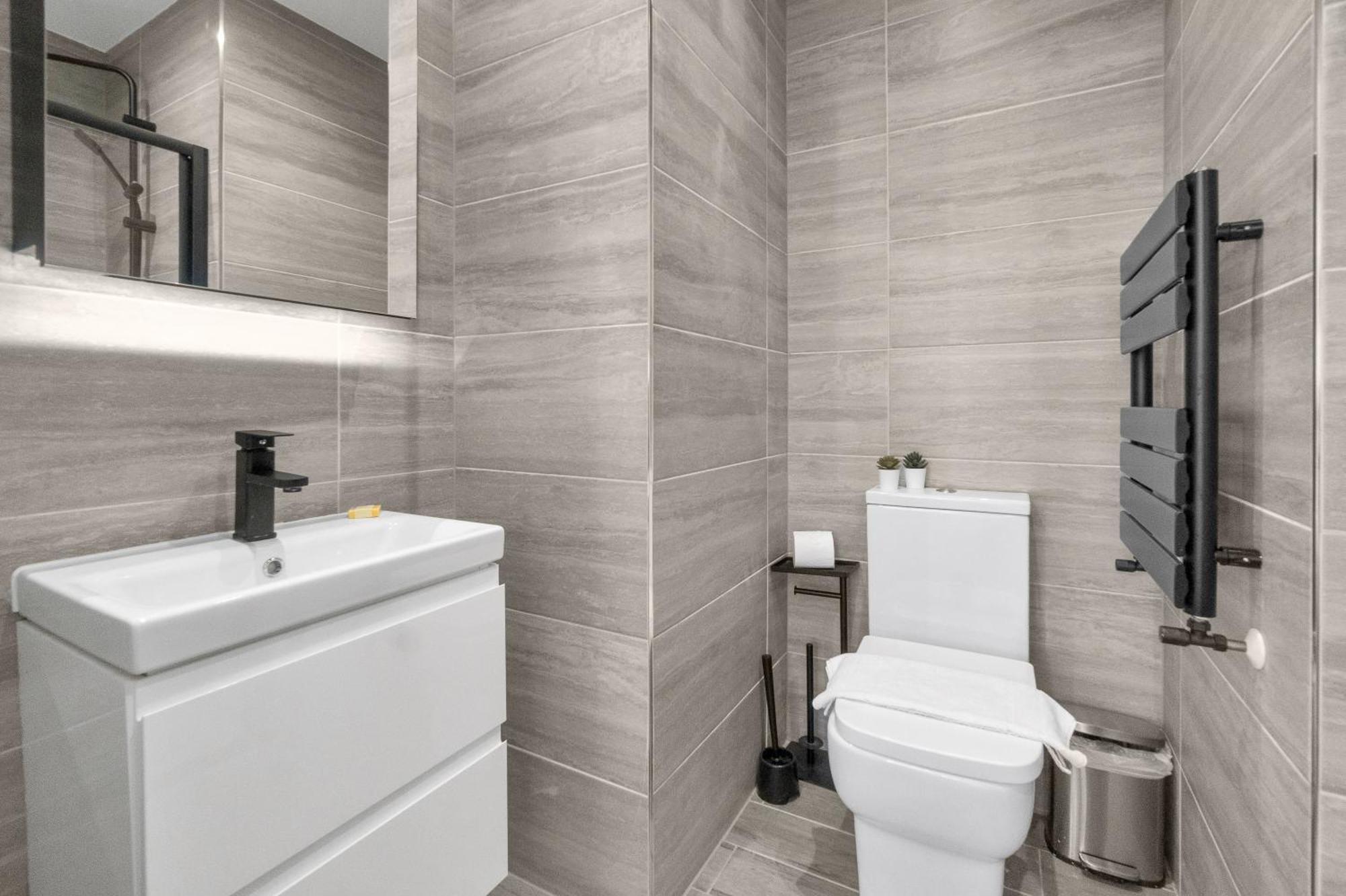 Homely North London Apartments Hendon The Hyde ภายนอก รูปภาพ