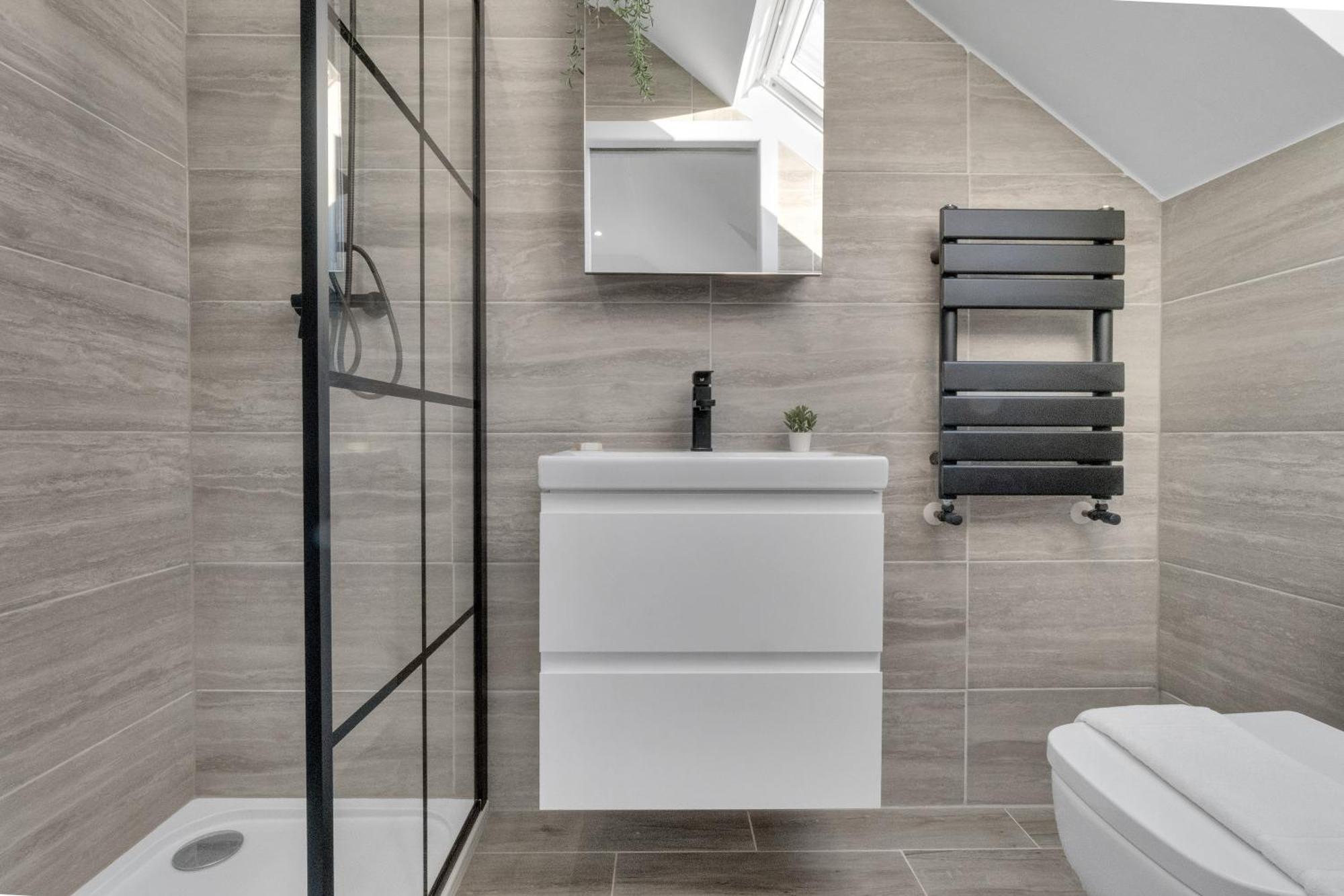 Homely North London Apartments Hendon The Hyde ภายนอก รูปภาพ