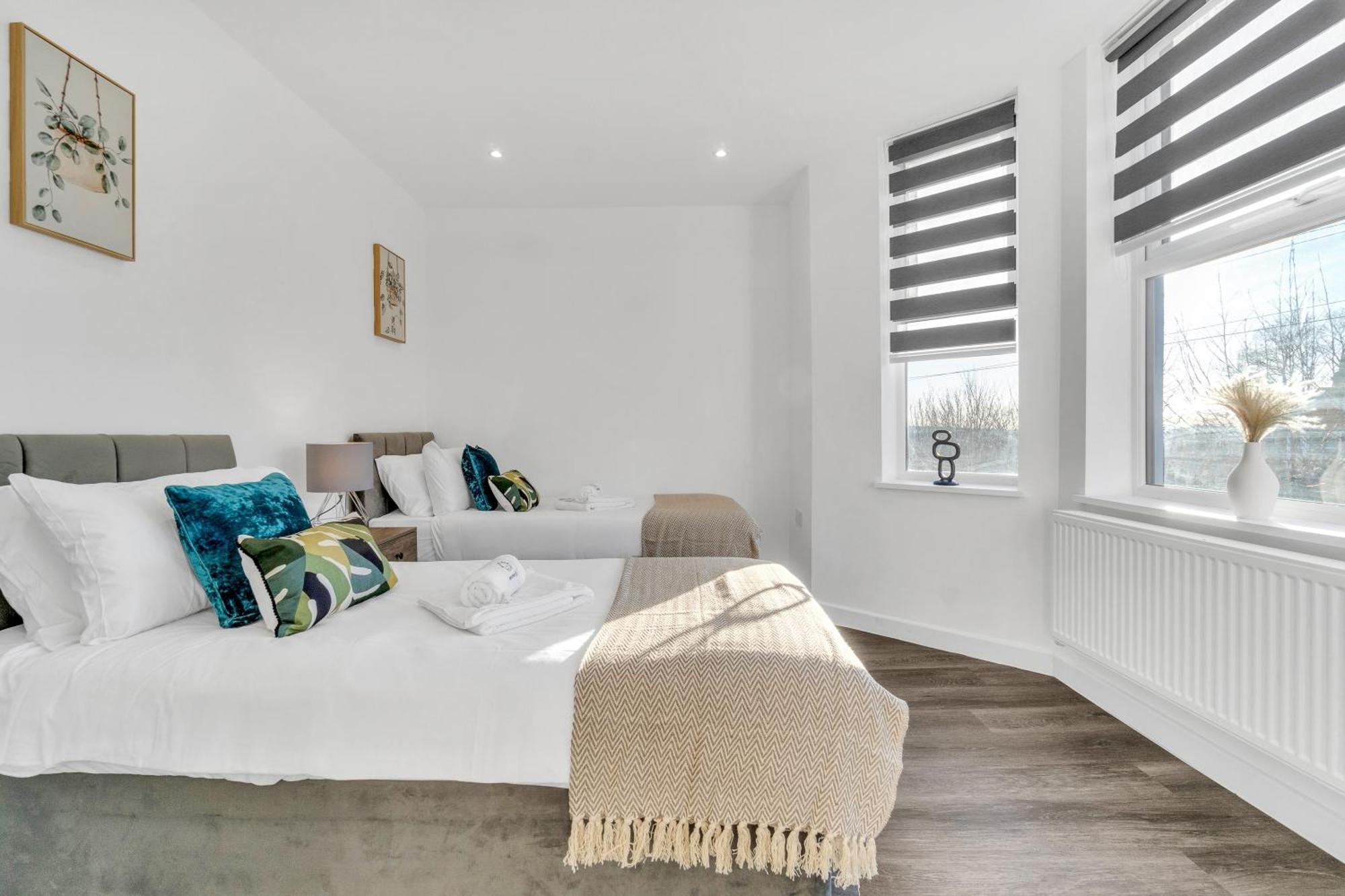 Homely North London Apartments Hendon The Hyde ภายนอก รูปภาพ