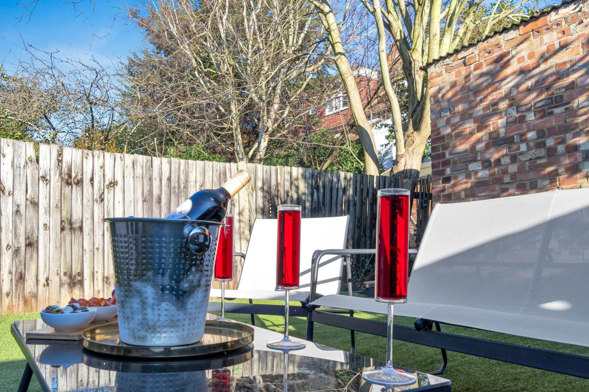 Homely North London Apartments Hendon The Hyde ภายนอก รูปภาพ